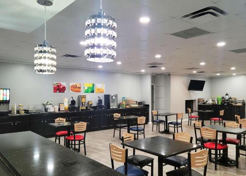 Quality Inn Terre Haute University Area - image 2