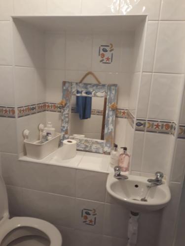 Bathroom, Edenroc in Cargill