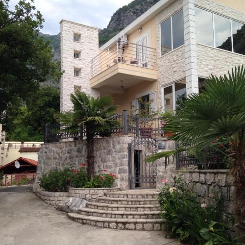 Apartments Risan - image 2