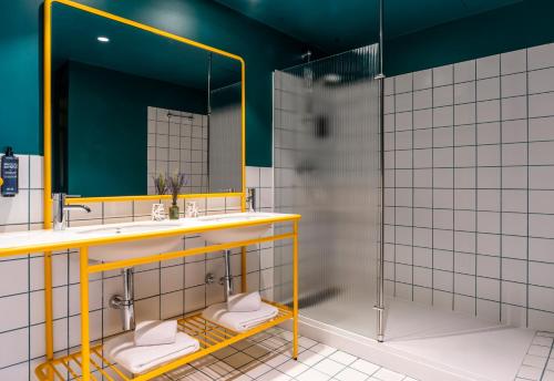 room detail thumbnail 2