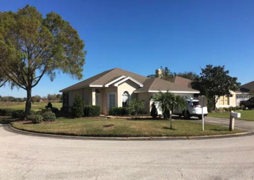 Private room in secure house on Gated Community and Golf course