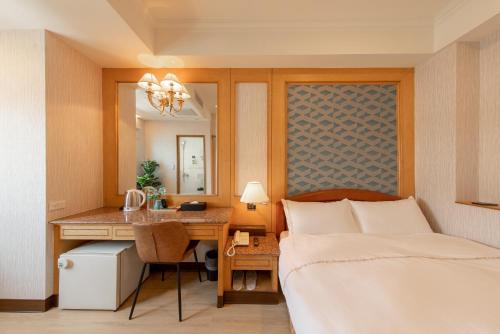 Superior Double Room image 3