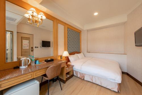 room detail thumbnail 1