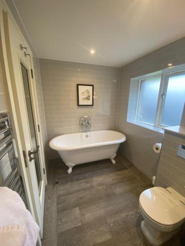 Bridge House Hotel & Silver Howe View Cottage - image 8