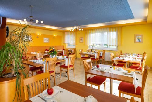 ห้องอาหาร, Golf & Thermenland Sonnenpension Fruhstuckshotel Burgauberg Stegersbach in สเตเจอร์สบาช