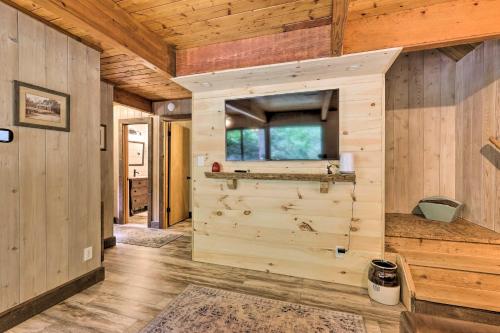 Quiet Max Meadows Cabin, 12 Acres of Property in Max Meadows, USA