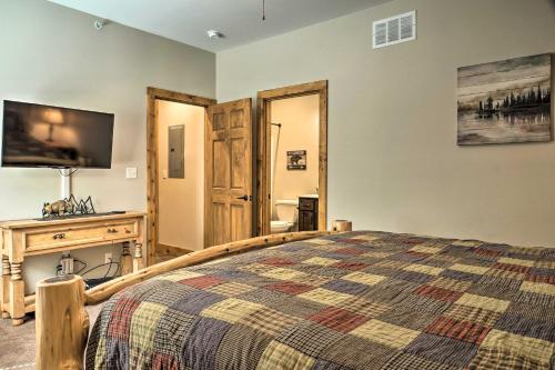 Branson West Cabin with Pool Access and Golfing