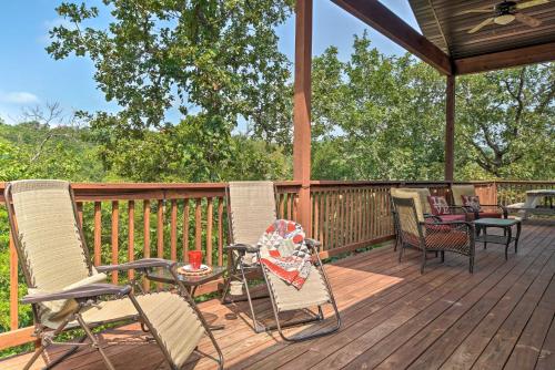 Branson West Cabin with Pool Access and Golfing