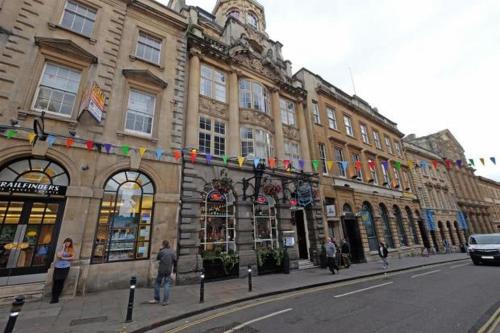 B&B Bristol - Historic two bed apartment in Heart of the City - Bed and Breakfast Bristol