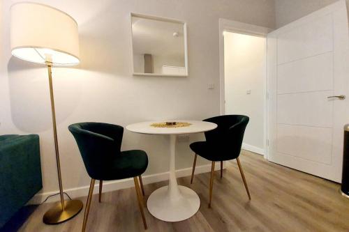 Town Centre 1 Bed, Close to the Beach with Parking