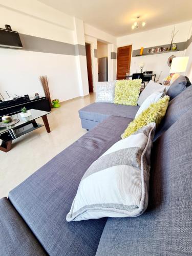 Stunning apartment C106 with balcony looking over pool, Peyia (Foto 2)