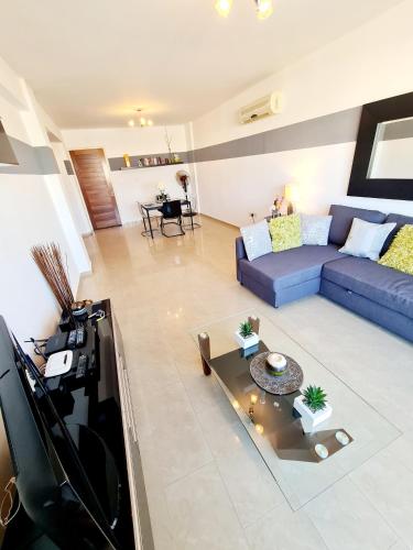 Stunning apartment C106 with balcony looking over pool, Peyia (Foto 3)
