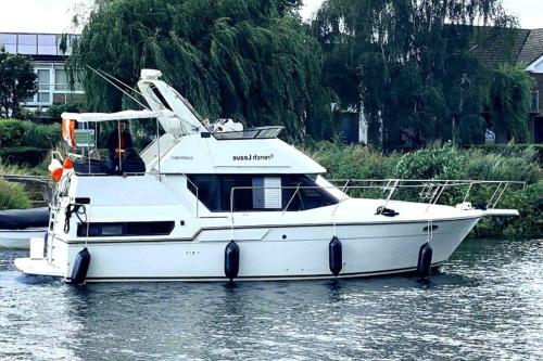 Riverscapes heated cruiser FRENCH LEAVE