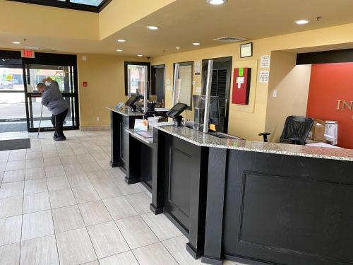 Előcsarnok, Motel 6 Oklahoma City, OK - Fairgrounds West near White Water Bay