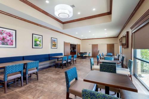 餐飲選擇, Comfort Suites West Monroe near Ike Hamilton Expo Center in 路易斯安那州西門羅 (LA)
