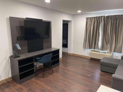 Deluxe Queen Room with Two Queen Beds - Non-Smoking