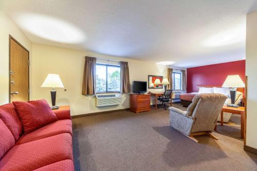 1 king bed, 1 sofa bed