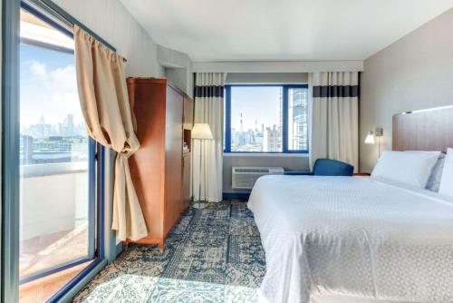 Balcony King Room with City View