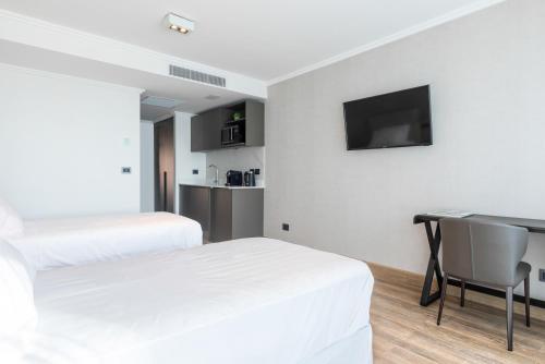2 twin beds