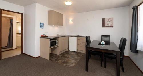 Centennial Court Hotel in الكسندرا