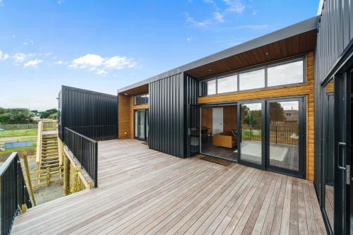 Kapiti Heights - Otaki Beach Holiday Home - Otaki Beach