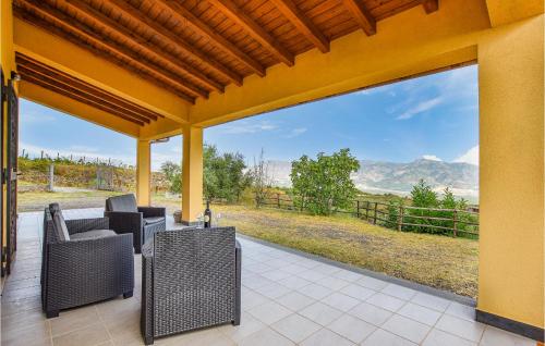  Amazing Home In Castiglione Di S, Ferienwohnung in Solicchiata