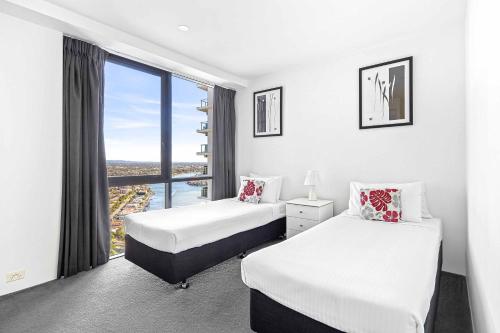 Two-Bedroom, Two-Bathroom Spa Apartment with Ocean View - Level 35  image 7