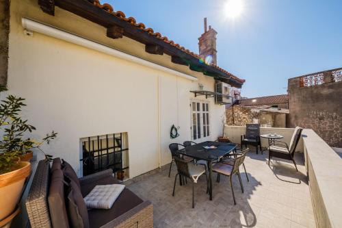  Apartments Sedam Bisera 11 - charming & in center, Unterkunft in Kaštela