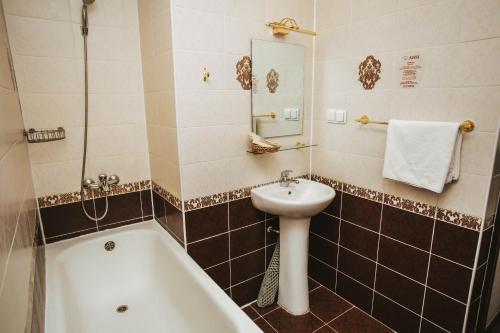 Hotel Lena - image 12