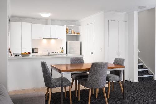MainStay Suites Kew in Kew