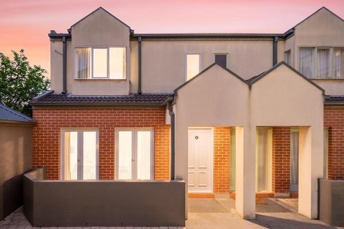 Aligned Corporate Residences Kew in Kew