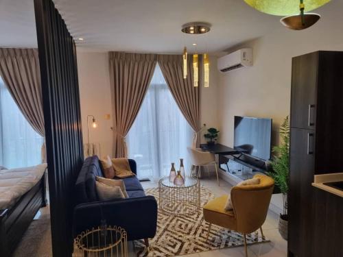Embassy Gardens Suites by Cozy