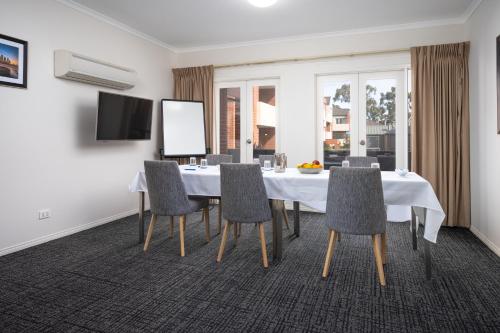 會議室/宴會廳, 美茵斯泰套房酒店 - 邱 (MainStay Suites Kew) in 克佑