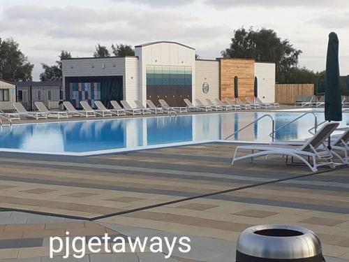 Luxury 2019 8 berth Caravan with Hot Tub @ Tattershall Lakes
