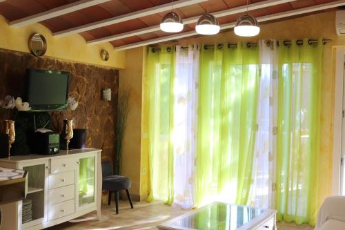 2 bedrooms house with shared pool furnished terrace and wifi at Elx 6 km away from the beach in Torrellano