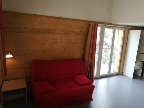 2 bedrooms, 6 beds