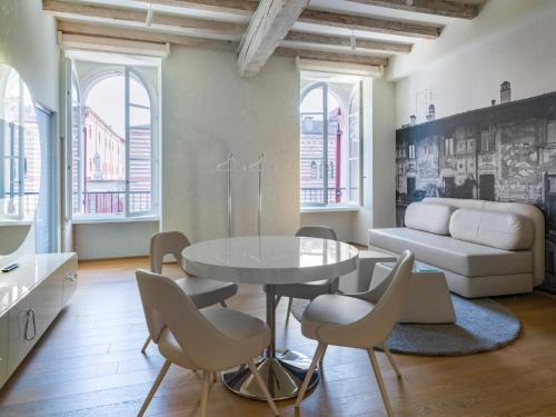 Lords of Verona Luxury Apartments - image 2