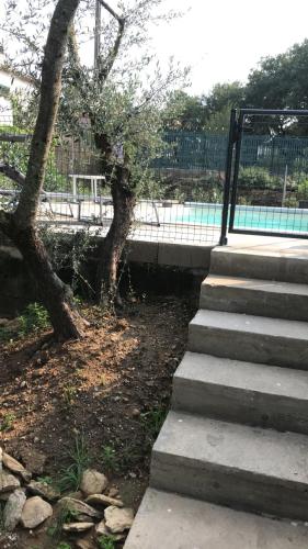 logement entier avec piscine et jardin au calme gîte à louer Bollène