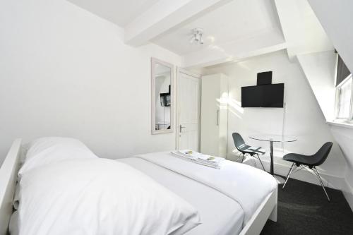 Picture of Soho, Piccadilly & Chinatown - Two Bedroom & Two Double Beds Apartment