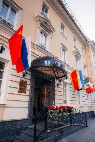 Grand Hotel Zvezda - image 11