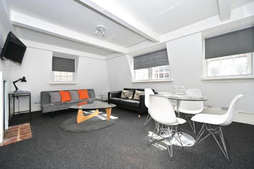 Soho, Piccadilly & Chinatown - Two Bedroom & Two Double Beds Apartment