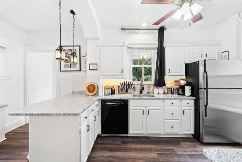 King,Parking,AC,Deck,Train,Uni,Hospital in Bryn Mawr, USA