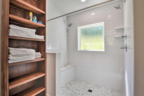 Renovated Lakeside Home with Private Boat Dock! Renovated Lakeside Home with Private Boat Dock!