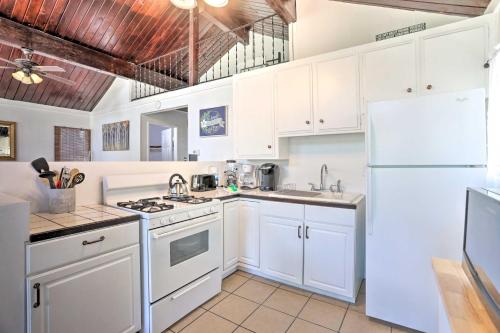 Lake Gregory Getaway Cabin with Deck and Grill! in Crestline, USA