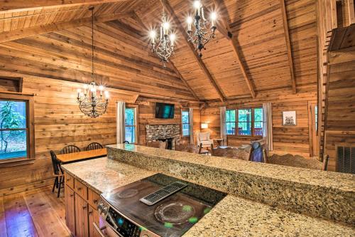 Big Canoe Mountain Resort Cabin with Pool Access! in Jasper, USA