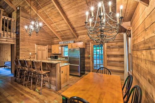 Big Canoe Mountain Resort Cabin with Pool Access! in Jasper, USA