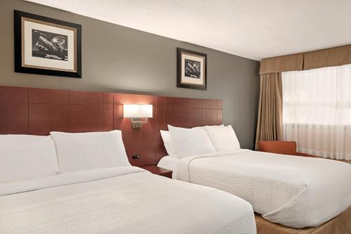 2 double beds