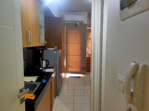 Kitchen, Sunset View Studio Room MDN Free WiFi Full Furnish City and Lake View in Bekasi