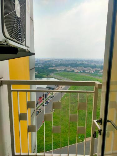 Balcony/terrace, Sunset View Studio Room MDN Free WiFi Full Furnish City and Lake View in Bekasi