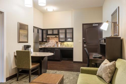 Staybridge Suites : Eau Claire - Altoona